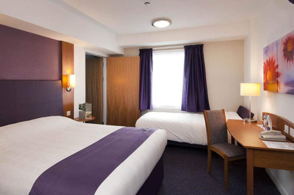 Premier Inn Newcastle - Gosforth/Cramlington Phòng bức ảnh